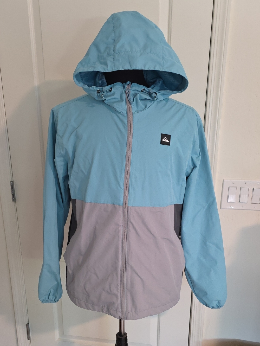 Quiksilver Two-Tone Light Blue and Gray Hooded Windbreaker